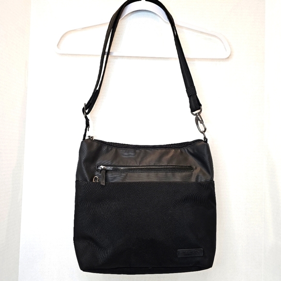 Travelon 5 Point Anti Theft Large Crossbody Black - Picture 1 of 15